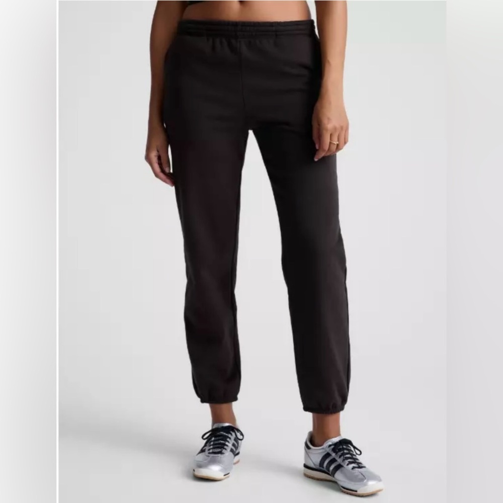 NWT Beyond Yoga LuxeFleece Mid Rise Jogger Sweatpants Black Medium - Picture 6 of 16